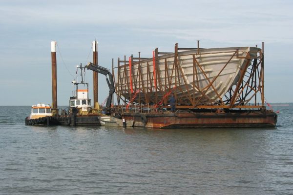 Transporting large marine component by water Transporting large marine component by water